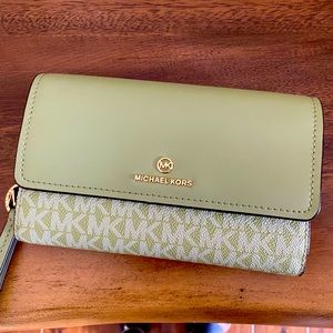 Michael kors unused wristlet